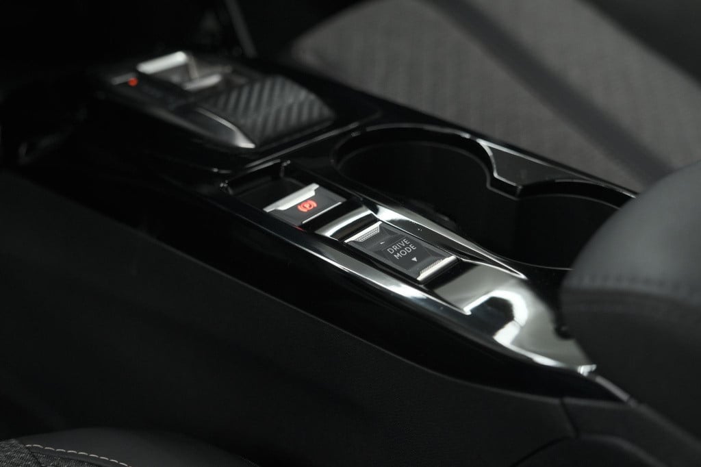 Peugeot 2008 puretech 130 eat8 allure | camera | navigatie | apple carplay 