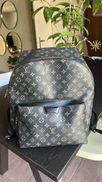 Stevige rugtas Louis Vuitton 30,00 euro.