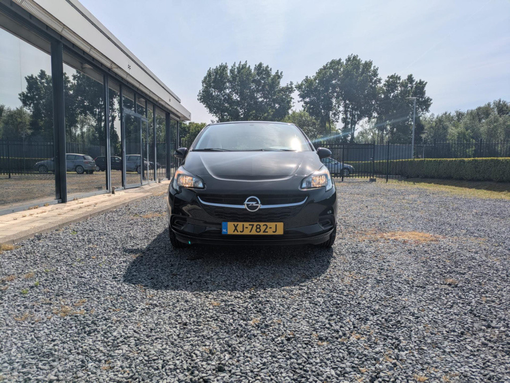 Opel Corsa 1.4 favourite | airco | cruise control | bluetooth