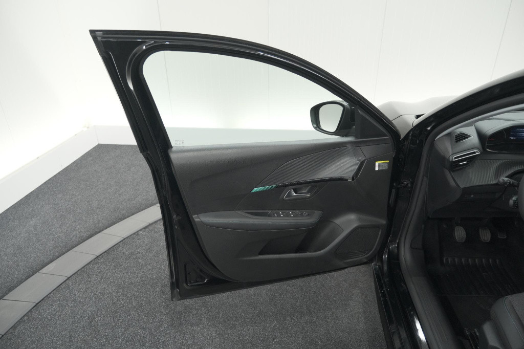 Peugeot 208 puretech 100 allure pack | camera | apple carplay | stoelverwar