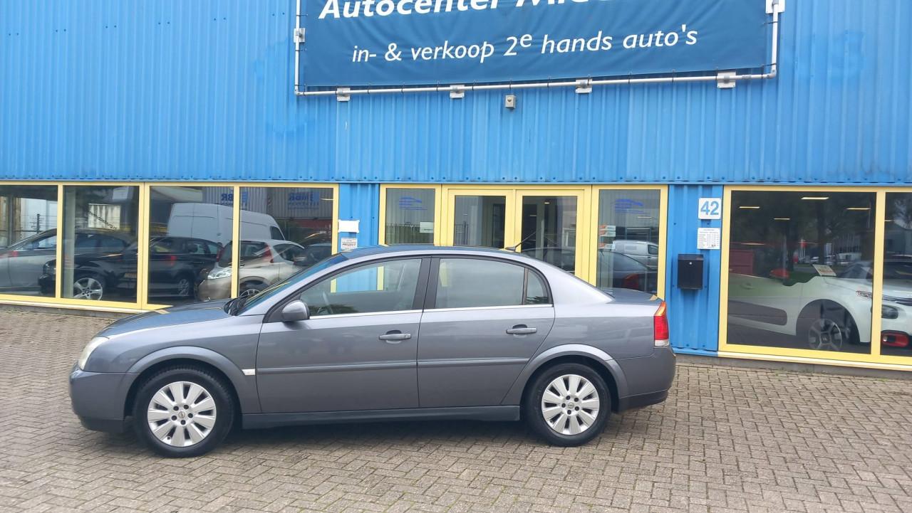 Opel VECTRA 2.2-16v Elegance Navigator sedan bj:2003 airco navigatie