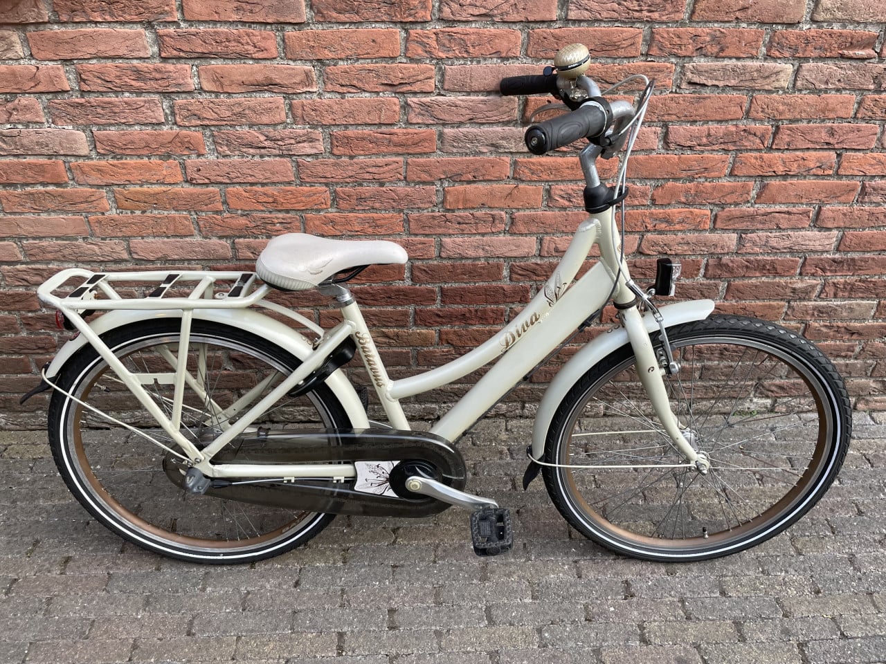 Batavus Diva 24 inch. meisjesfiets. 3 versnellingen.