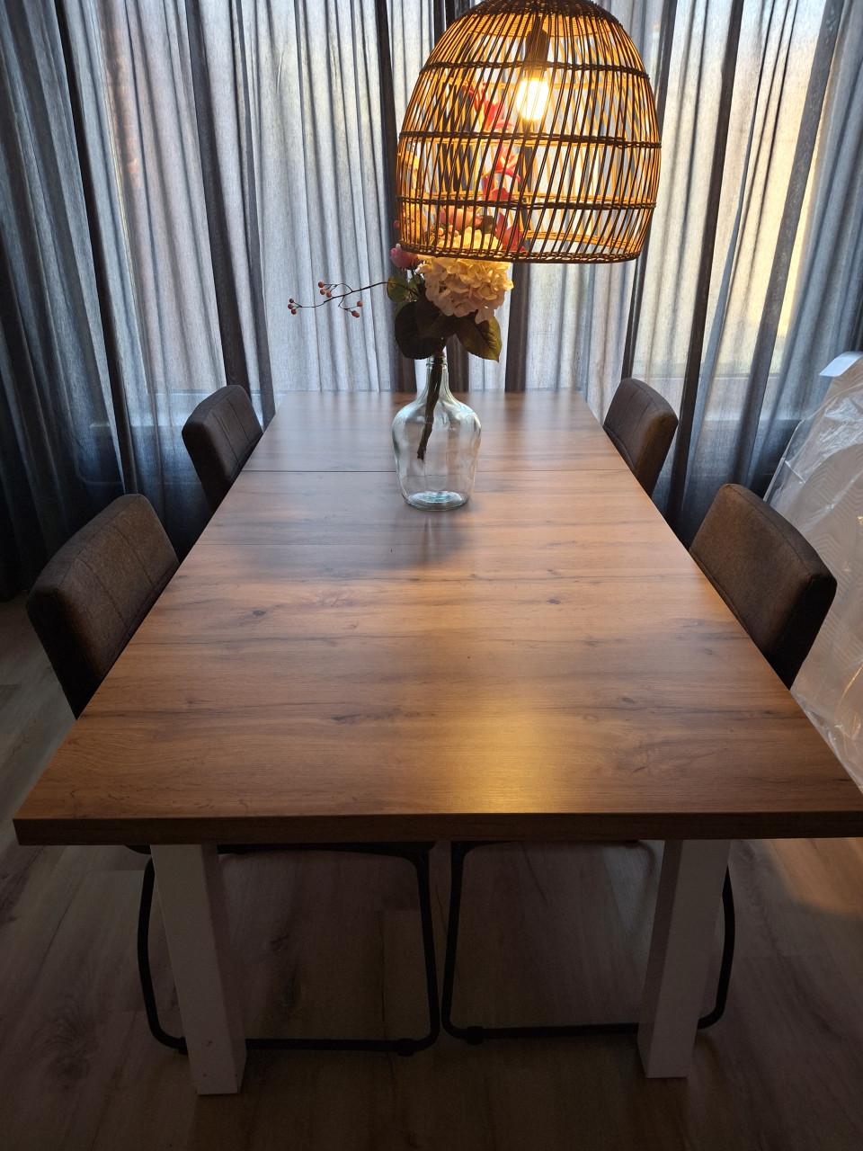 Eet taffel plus kleine taffel