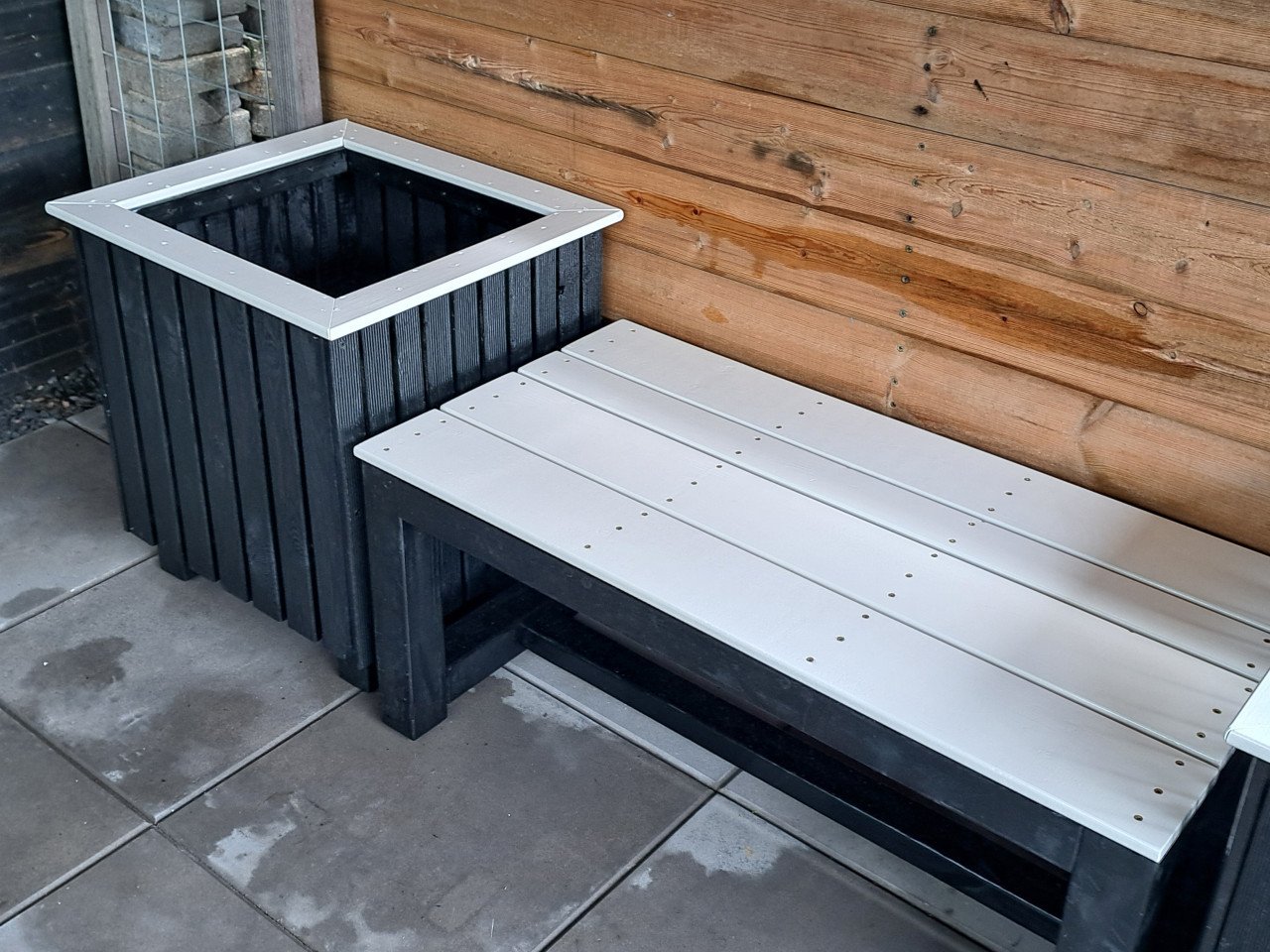 Mooie, stevige tuinbank incl. 2 plantenbakken - strak design