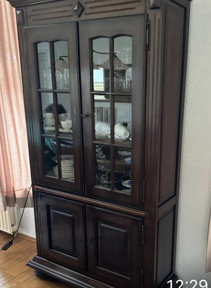 Bruine vitrinekast in perfecte staat 75 euro