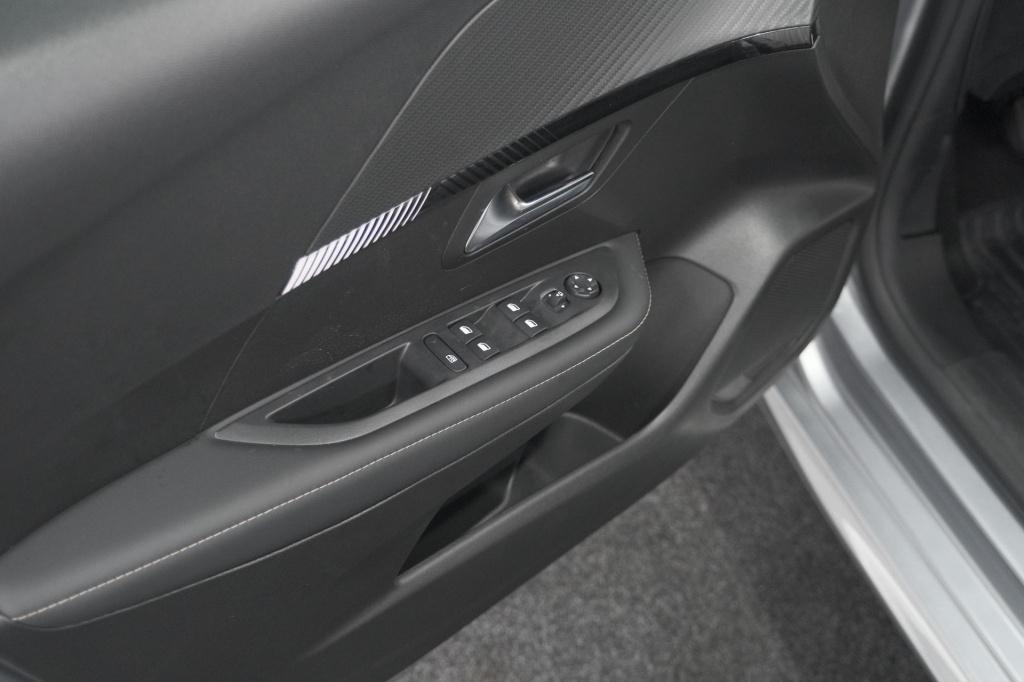 Peugeot 208 puretech 100 allure pack | nieuw model | apple carplay | parkee
