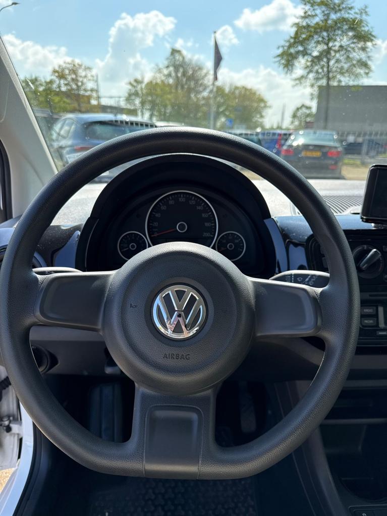 Volkswagen UP! 1.0 move up!