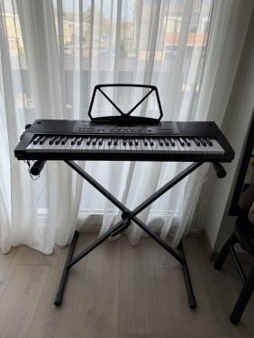 **MAX KB15 keyboard met standaard – zo goed als nieuw**