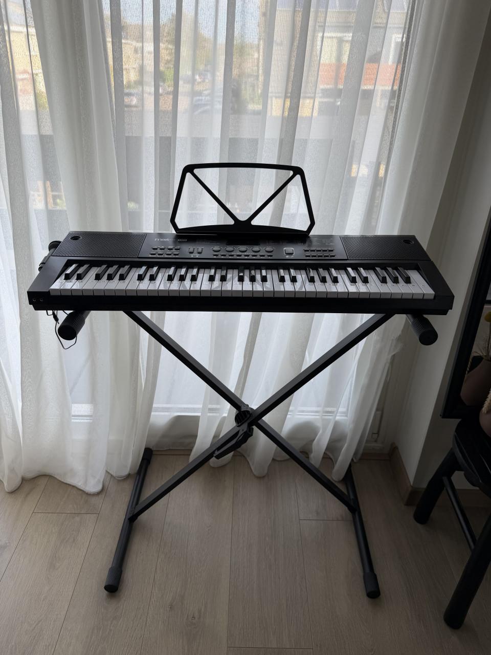 **MAX KB15 keyboard met standaard – zo goed als nieuw**