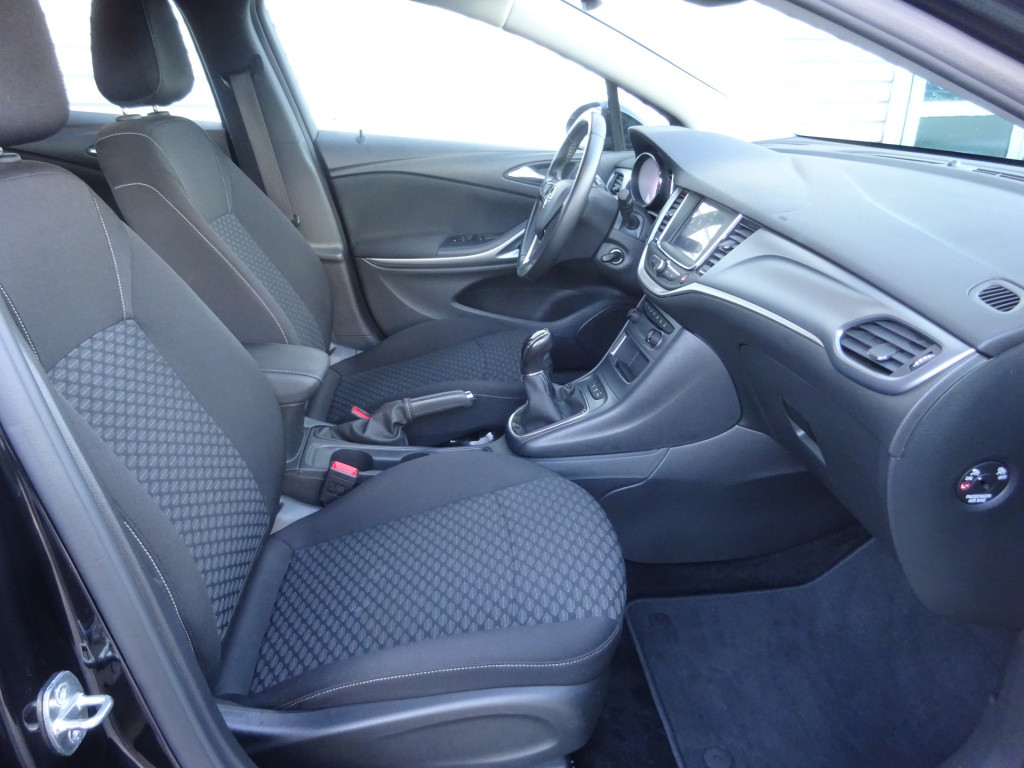 Opel Astra sports tourer 1.2 business edition navi / trekhaak / cruise cont