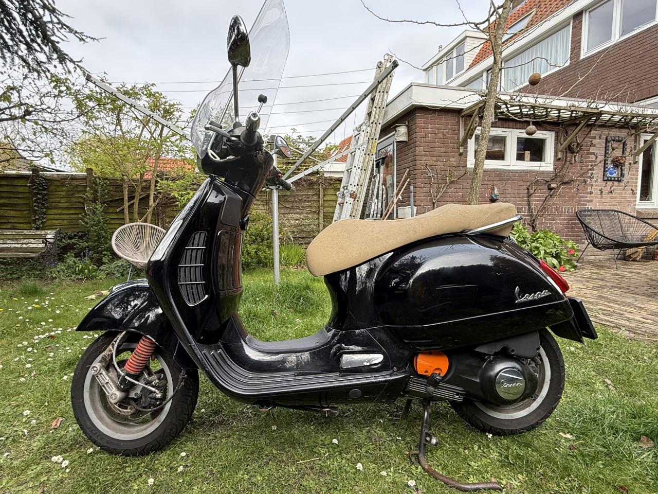 Vespa Piaggo GTS250
