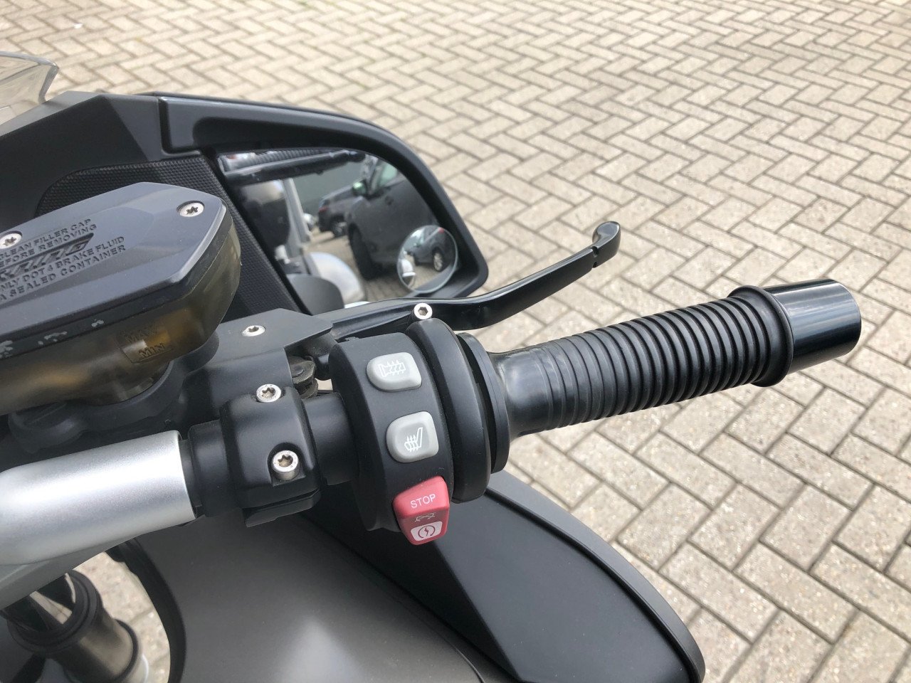 Hele nette en complete BMW R1200RT uit 2011 met 77dkm Akrapovic etc €6950,-