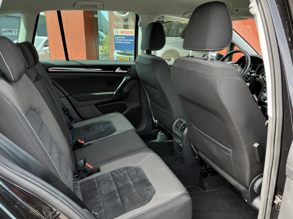 Volkswagen Golf Sportsvan 1.4 tsi highline | massage | 17'' | stoelverw. | 