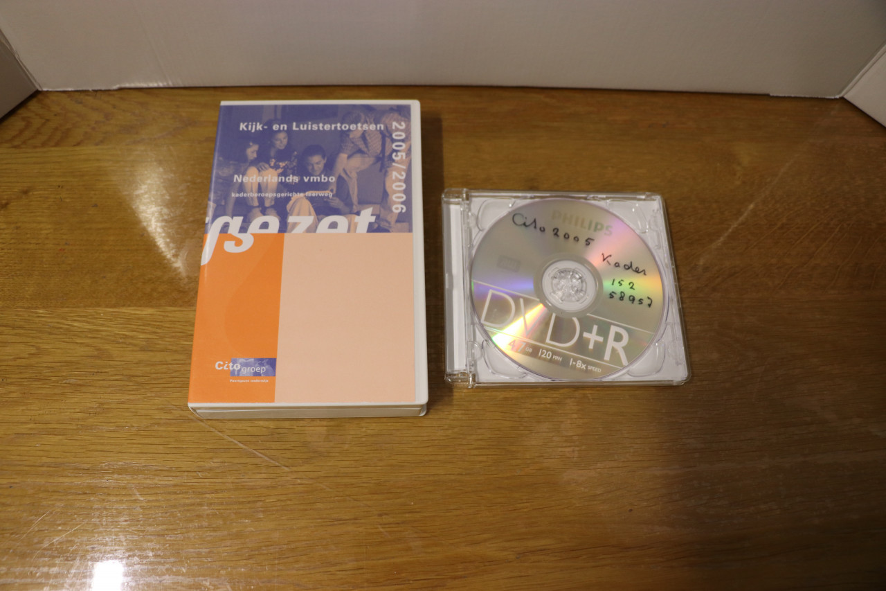 Kijk- en luistertoets Nederland Kaderberoepsgerichte leerweg 2005/2006