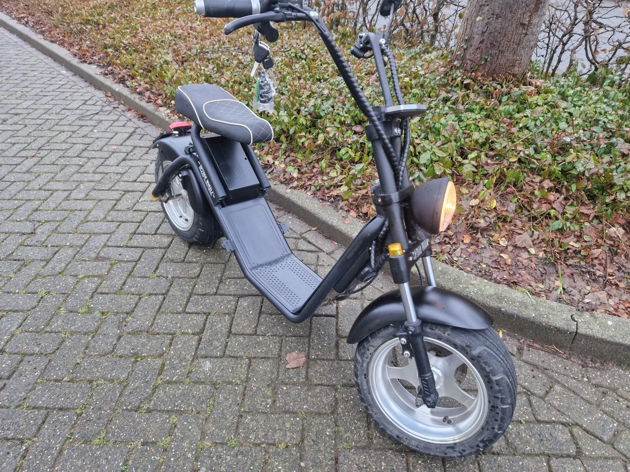 Super gave Spyder Wheelz E-chopper