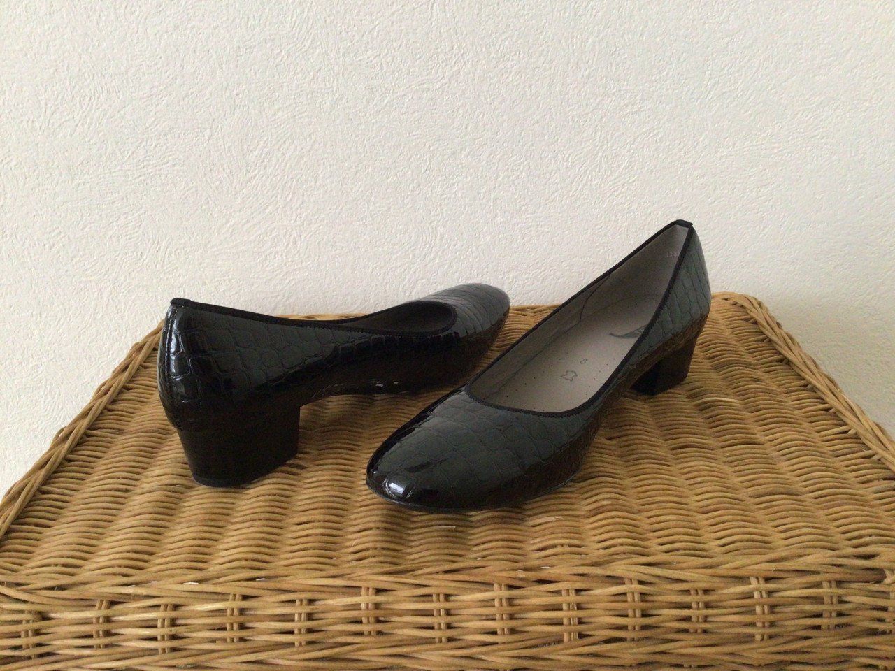 Div. Schoenen (maten 41 en 41 1/2 ) voor 5 euro per paar.