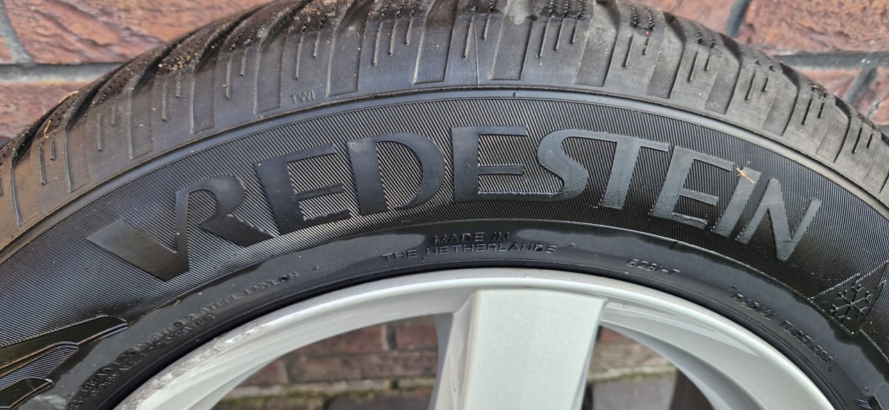 Set 15 inch lichtmetalen velgen met Vredestein Snowtrac 3 banden