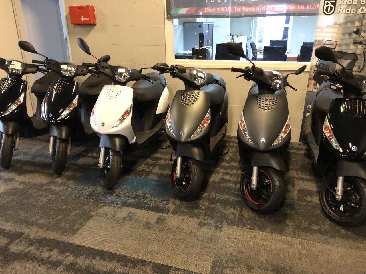 GROOTAANBOD: PIAGGIO ZIP 45KM BROM SPRINT AEROX SPEEDFIGHT 2t 4t