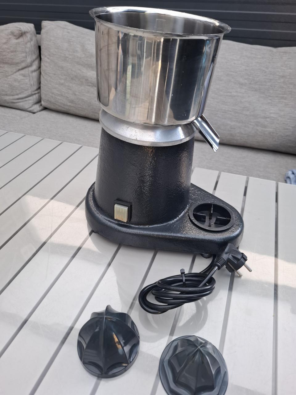 Hendi Juice Extractor (Model 221204.