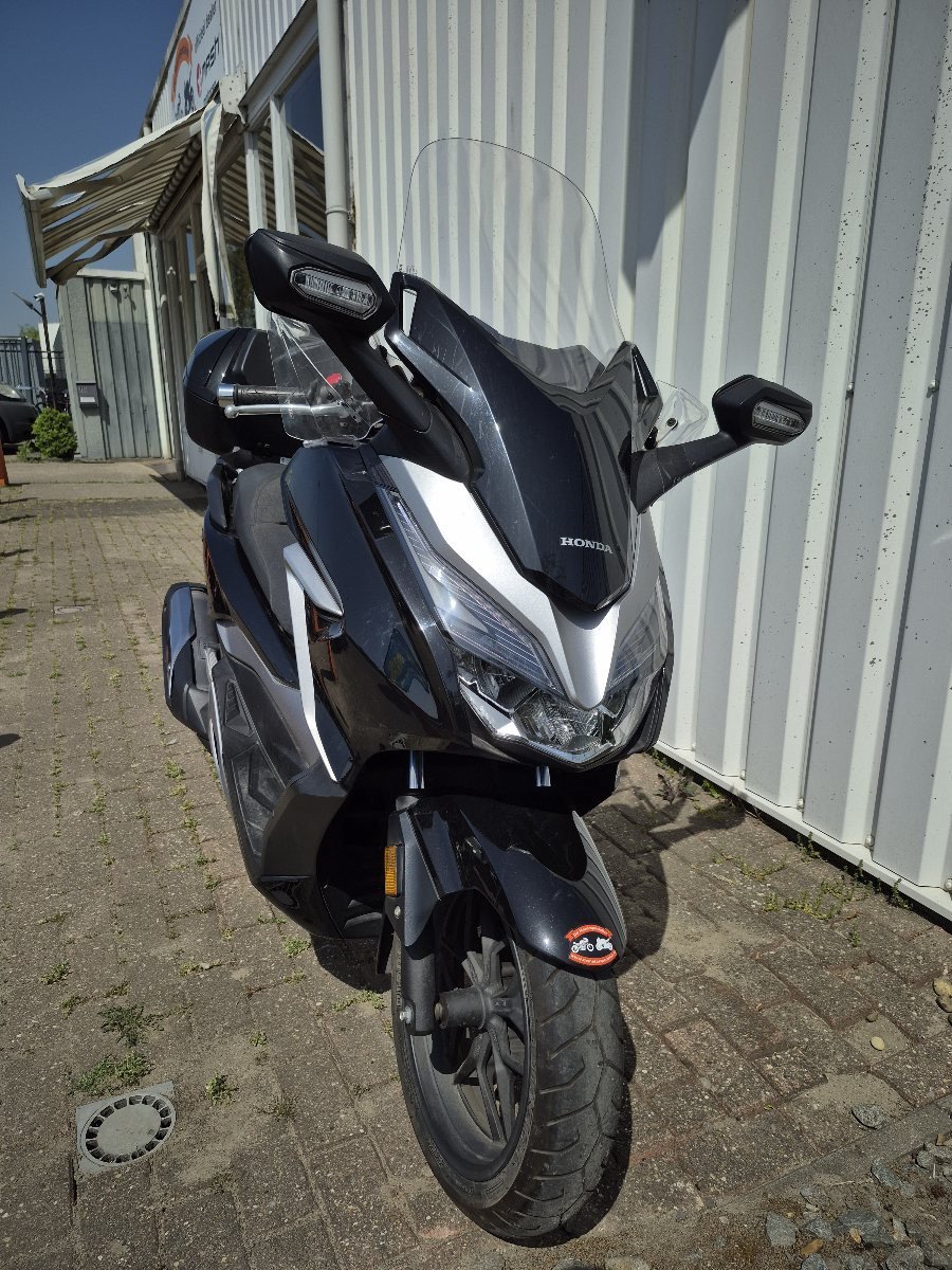 Honda Forza 300 motorscooter uit 2021