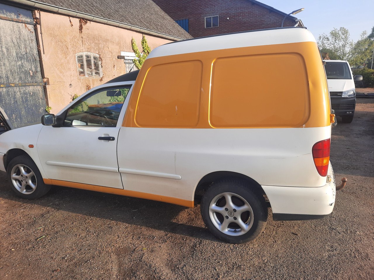 VW Caddy 1.4 MPi benzine  grijs kenteken
