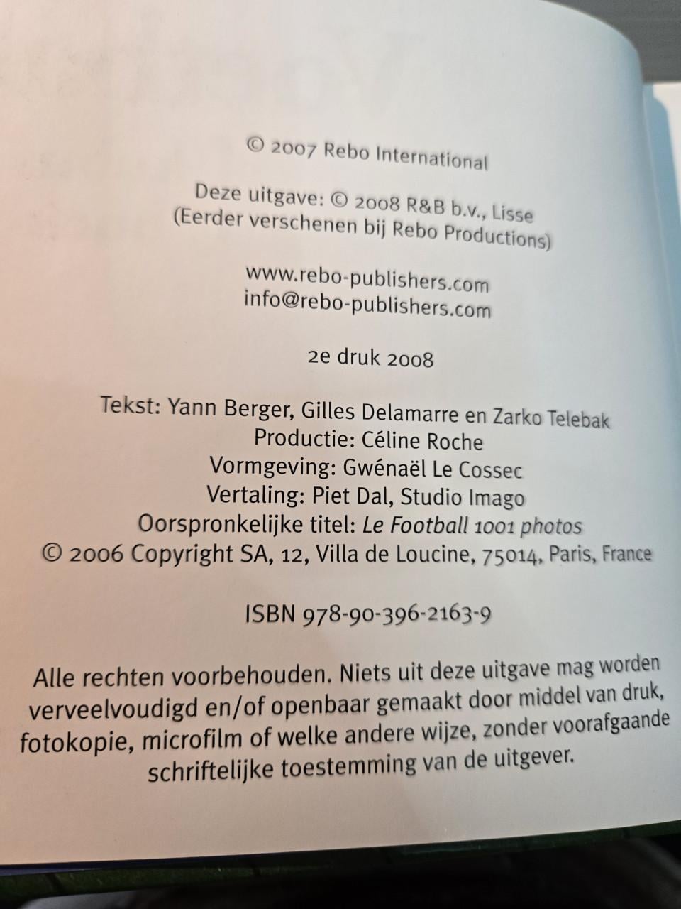 Boek: Voetbal (Kubusboek), 2e druk 2008 Als nieuw.