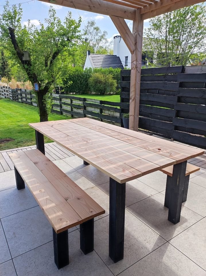 NIEUWE TUINSET MET TAFEL EN 2 BANKEN IN DOUGLAS HOUT