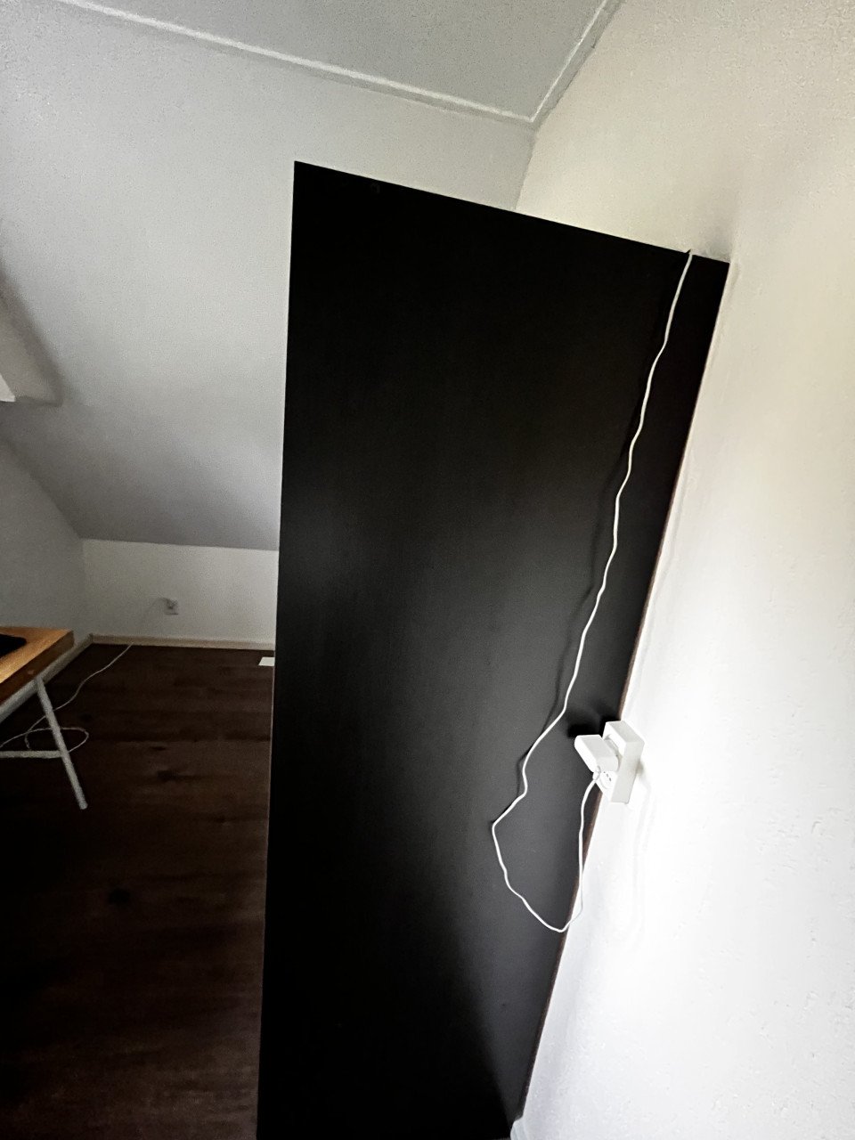 Kledingkast. Zwart.