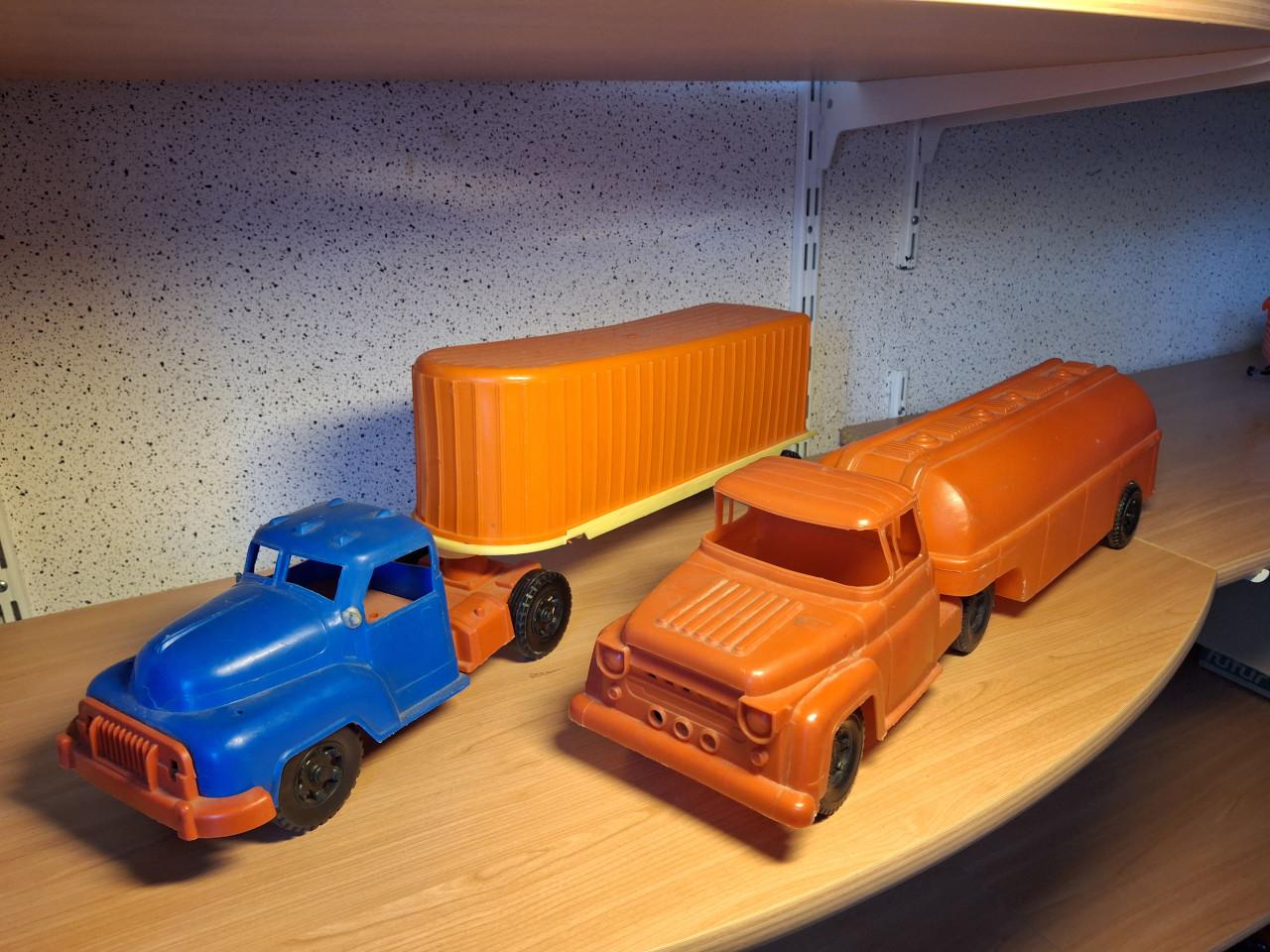 Vintage plastic vrachtauto's