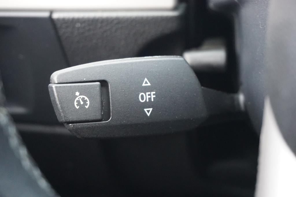 BMW 3-serie 320i executive airco / cruise / parkeers. / elektr. ramen / lm 