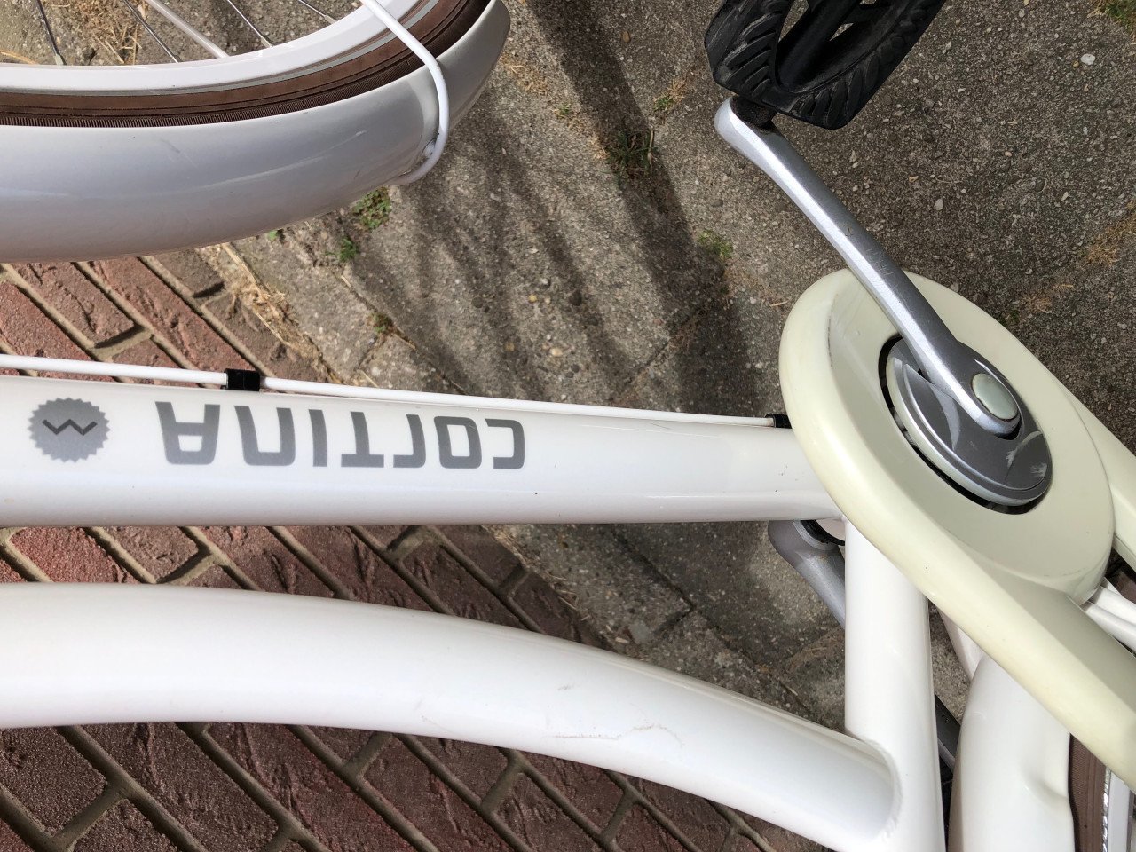 Damesfiets / cortina.