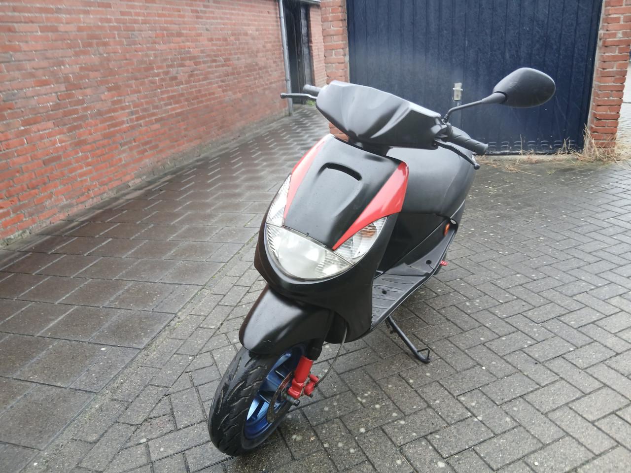 Te koop peugeot vivacity met geel kenteken