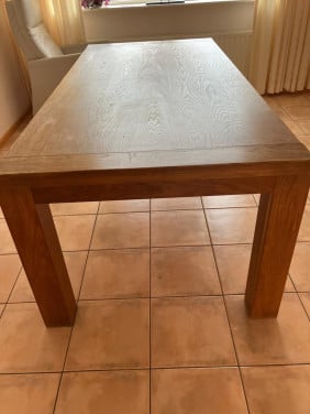 Eettafel 210 bij 100 en 76 hoog
