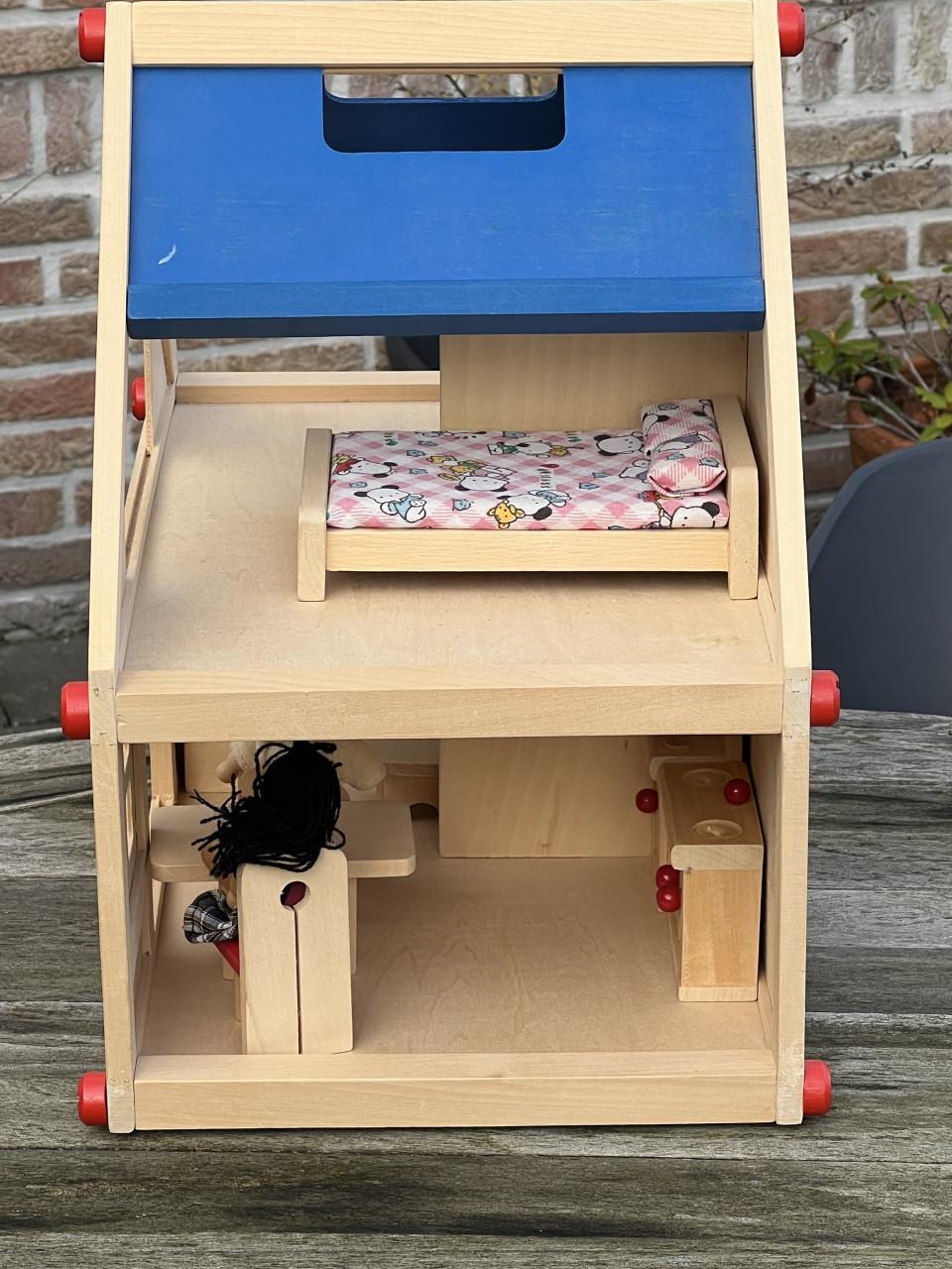 Houten poppenhuis