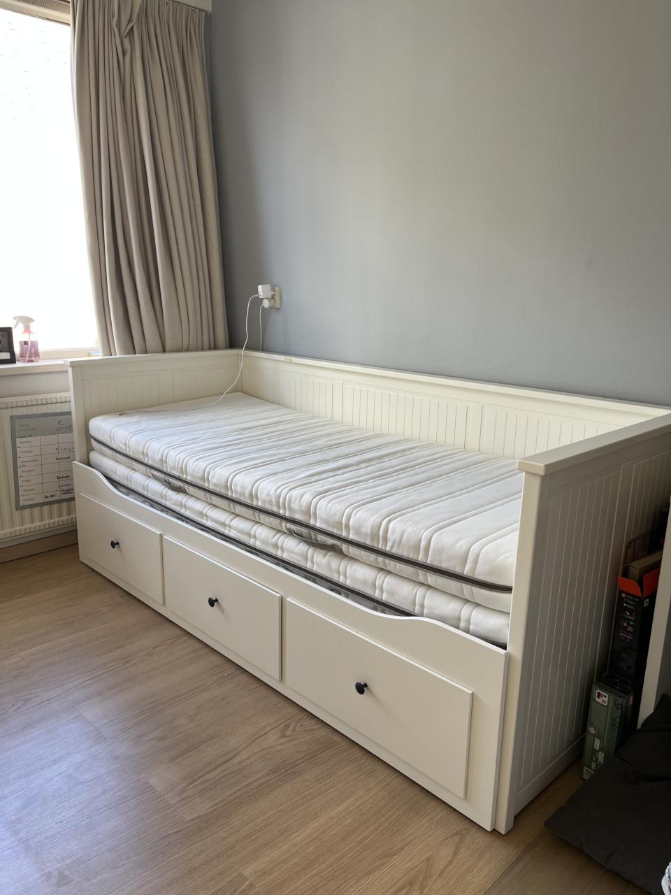 Hemnes IKEA bed