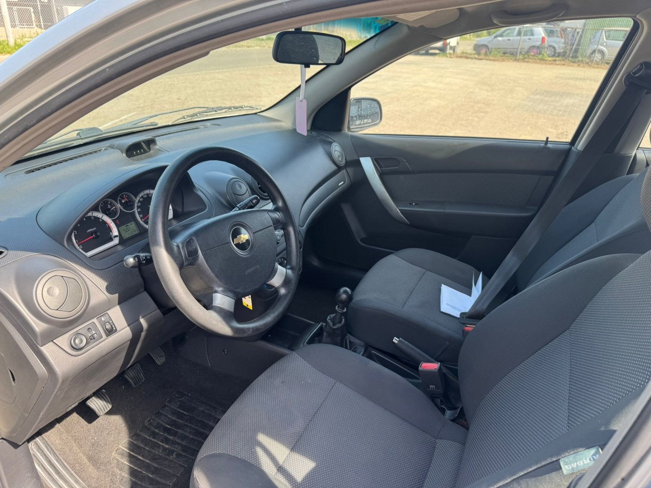 Chevrolet aveo bj 2011  1950 euro