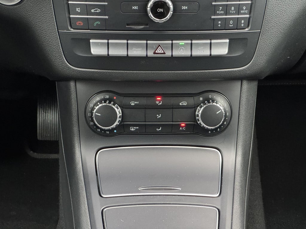 Mercedes-Benz B-Klasse 200 ambition automaat, nl-auto trekhaak uitklapbaar!