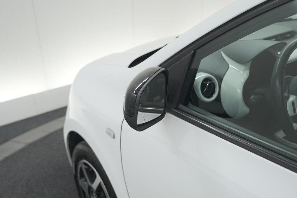 Renault Twingo sce limited | parkeersensoren | bluetooth | airco | 15 inch 