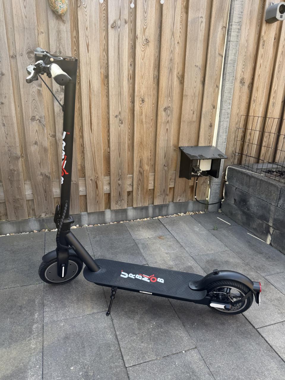 Nieuwe UrbMob kick & go LR elektrische step