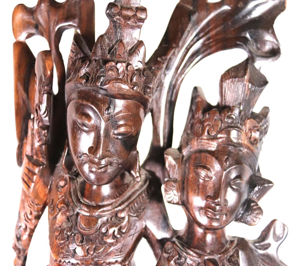 Balinees Beeld van dansend paar ( handgesneden )