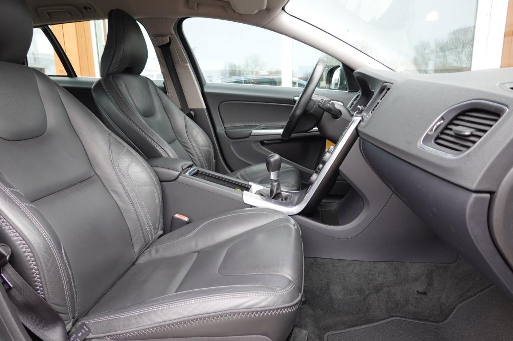 Volvo V60 1.6 t3 150-pk ocean race