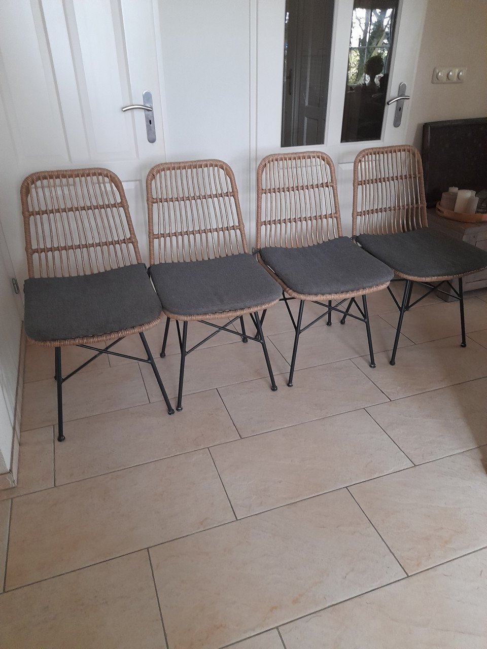 9 Leuke stoeltjes (in goede nette staat ) €20 per stuk