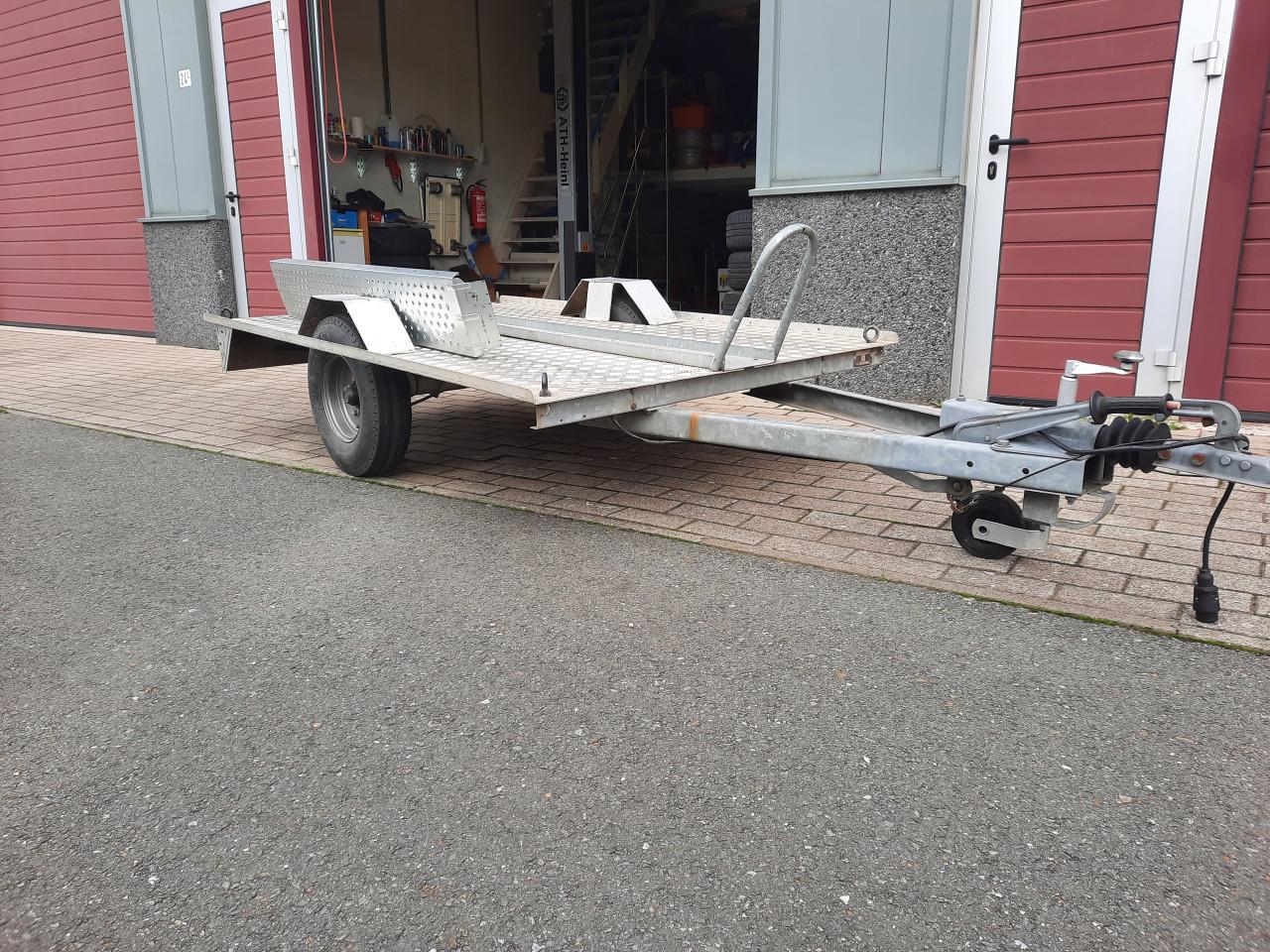 Motortrailer geremd  voor 1 motor