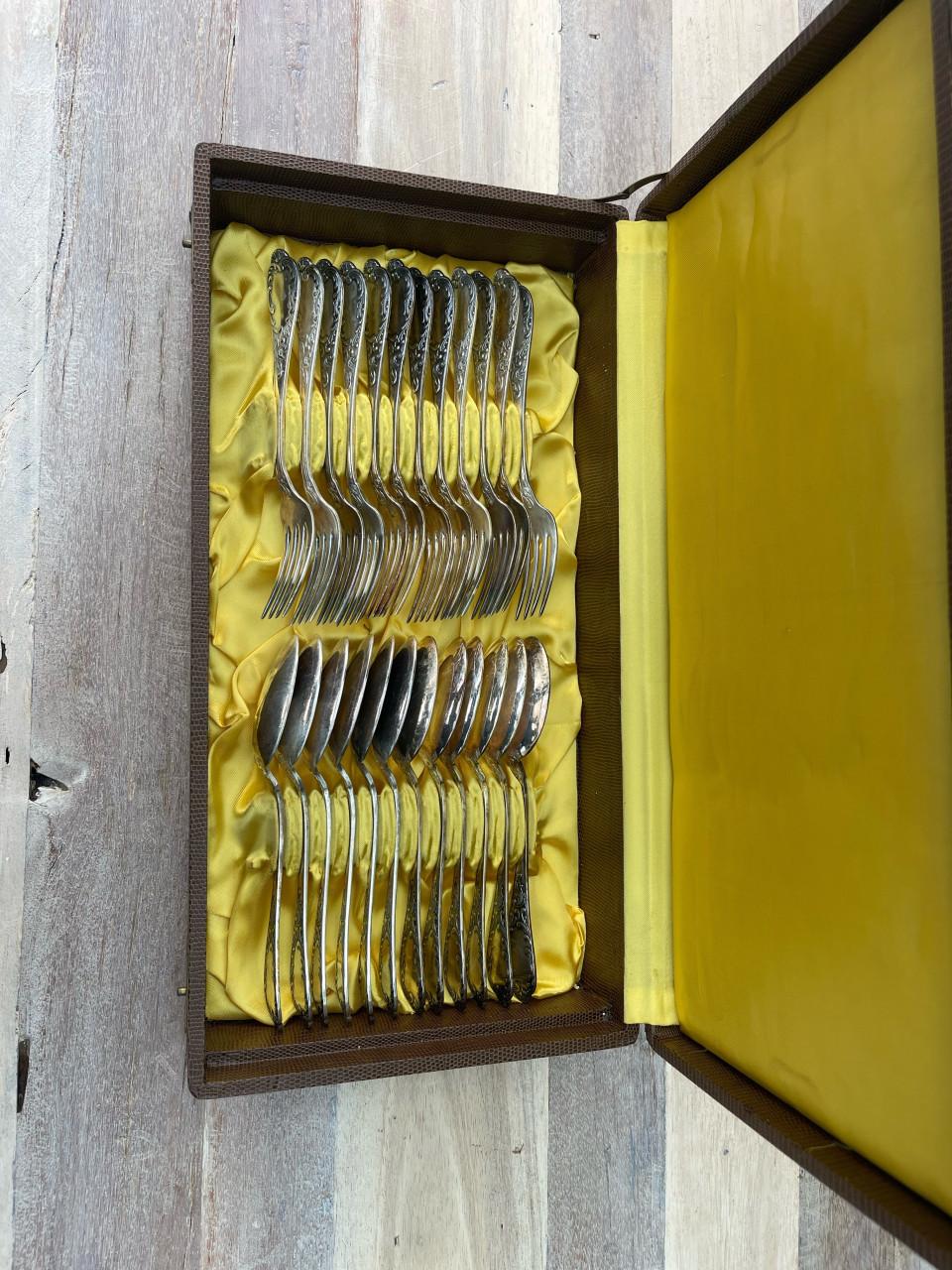 12 delig zwaar verzilverd bestek set