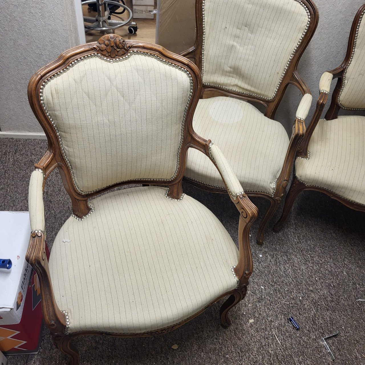 3 antieke Lodewijkstoeltjes