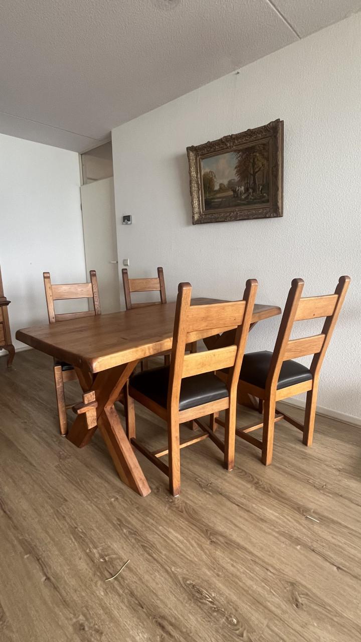 Massief eiken eethoek – tafel + 4 stoelen – zeer mooie kwaliteit