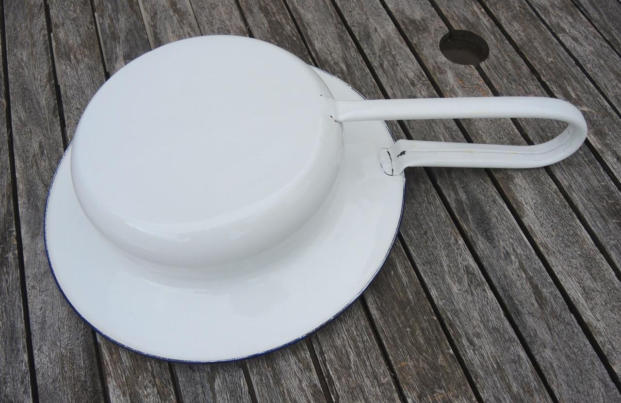 Emaille ondersteek / bedpan met deksel + emaille po