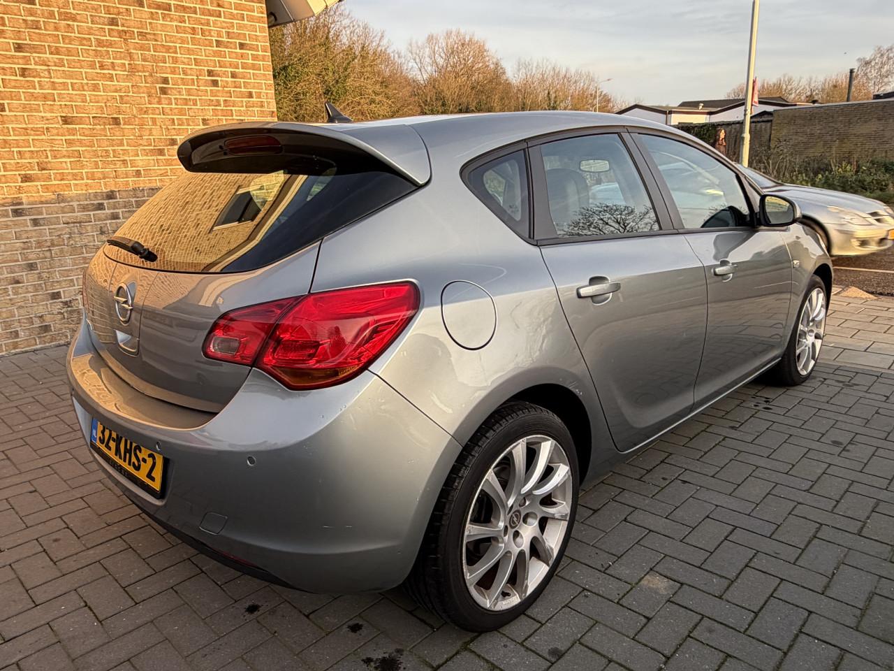 Opel Astra 1.6 Edition Airco PDC NAVIGATIE CCT Nap Logisch Org Nl