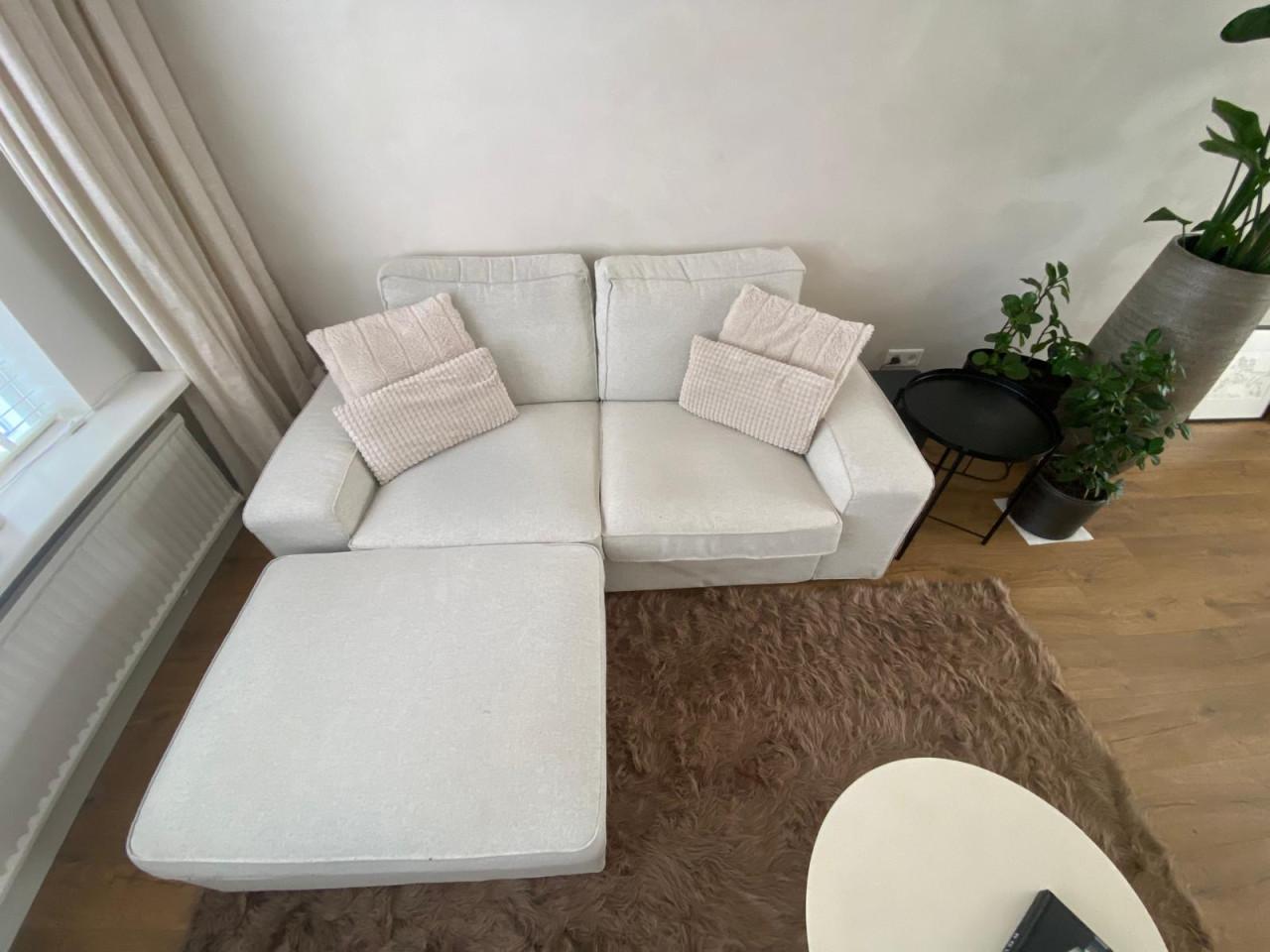 Beige Bank met Hooker