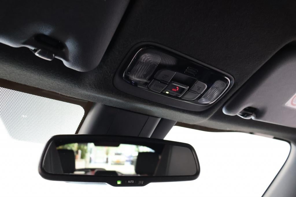 Toyota Yaris 1.5 hybrid launch edition nl auto